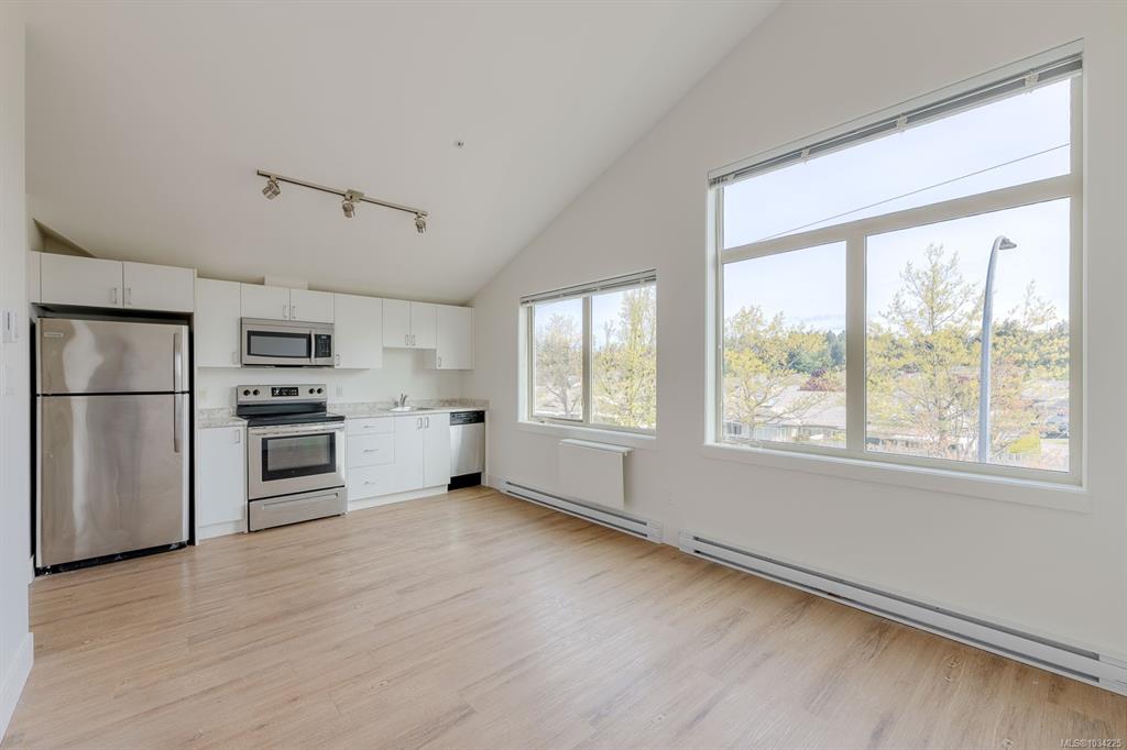 Second View of 4535 Uplands Dr, Nanaimo, BC, V9T 6M8