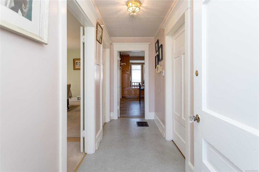 Fifth View of 2238 Shakespeare St, Victoria, BC, V8R 4G1