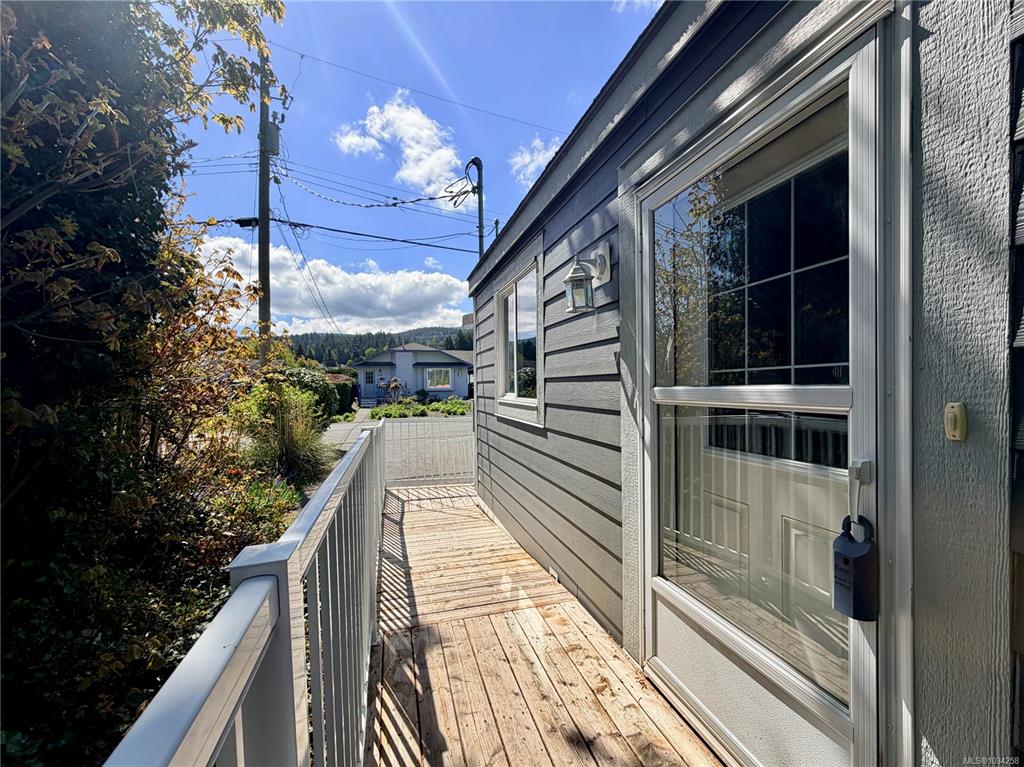 1322 Birchwood Rd, 1034258, BC,