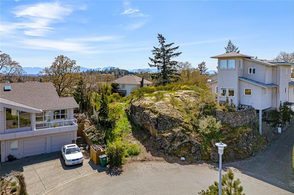 Fifth View of 4280 Westervelt Pl, Saanich, BC, V8X 4W5