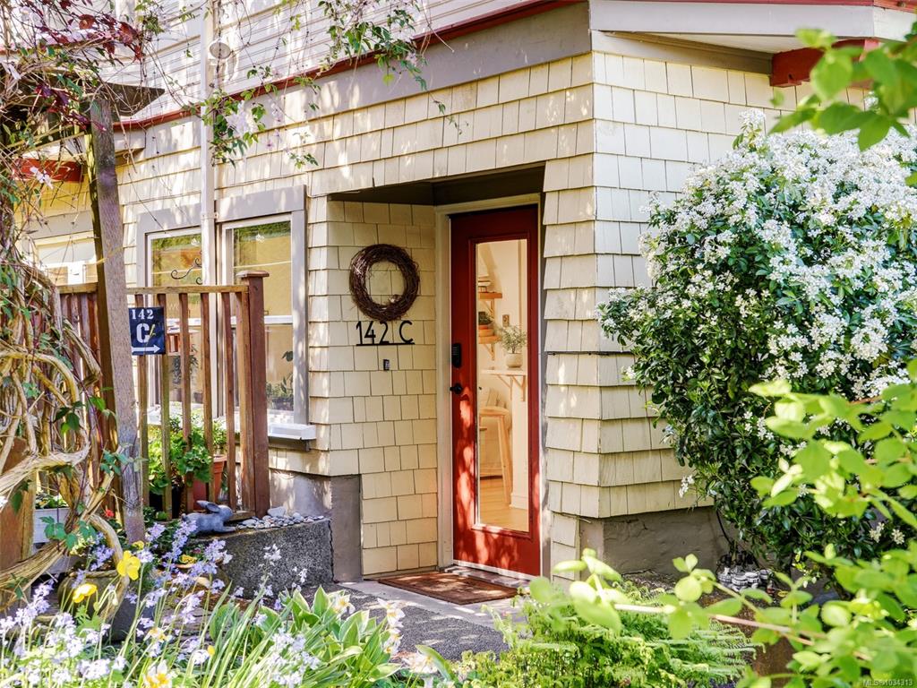 Second View of 142 St Lawrence St, Victoria, BC, V8V 1X8