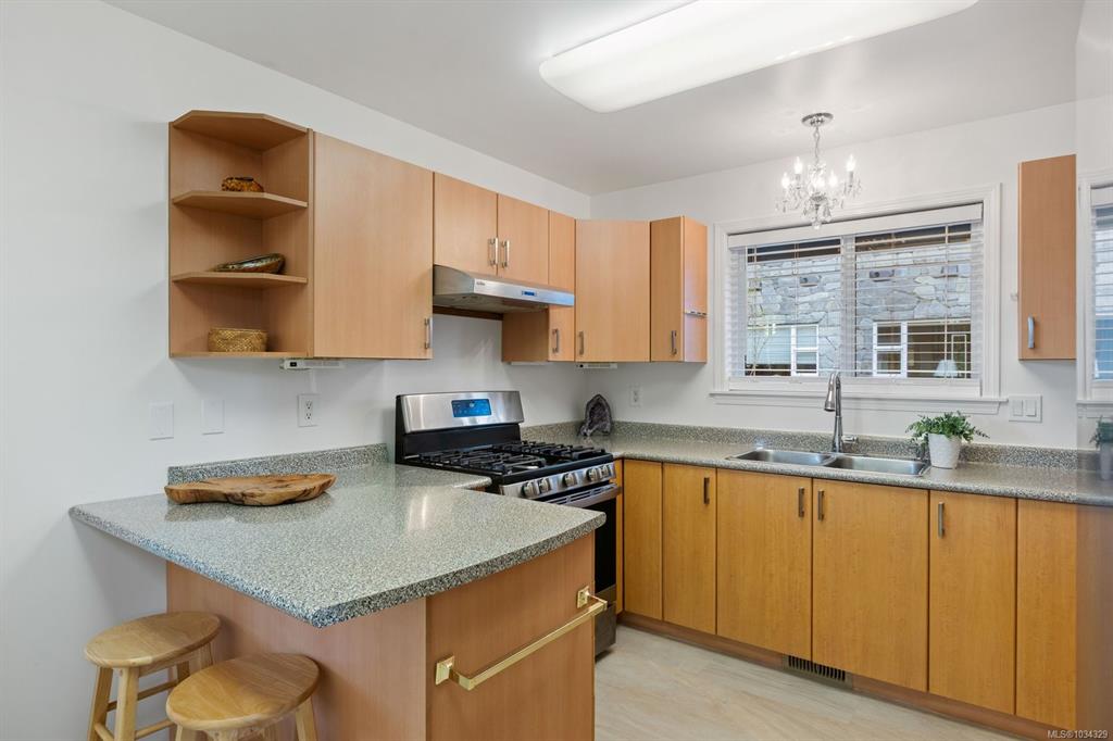 Fourth View of 9875 Third St, Sidney, BC, V8L 3A8