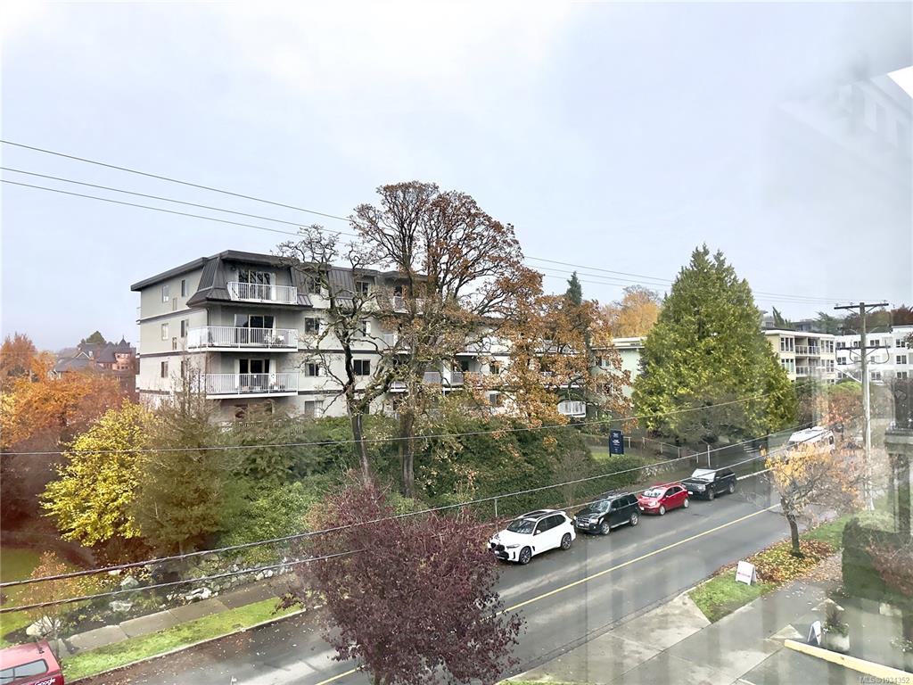 Third View of 1115 Rockland Ave, Victoria, BC, V8V 3H8
