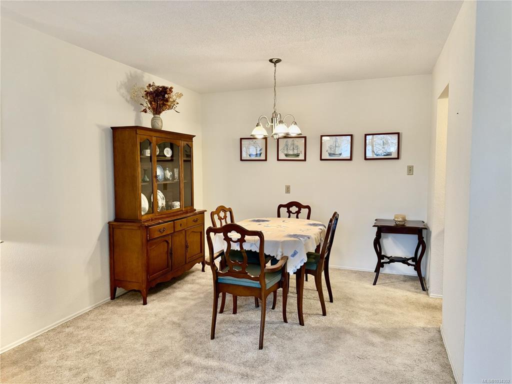 Fifth View of 1115 Rockland Ave, Victoria, BC, V8V 3H8