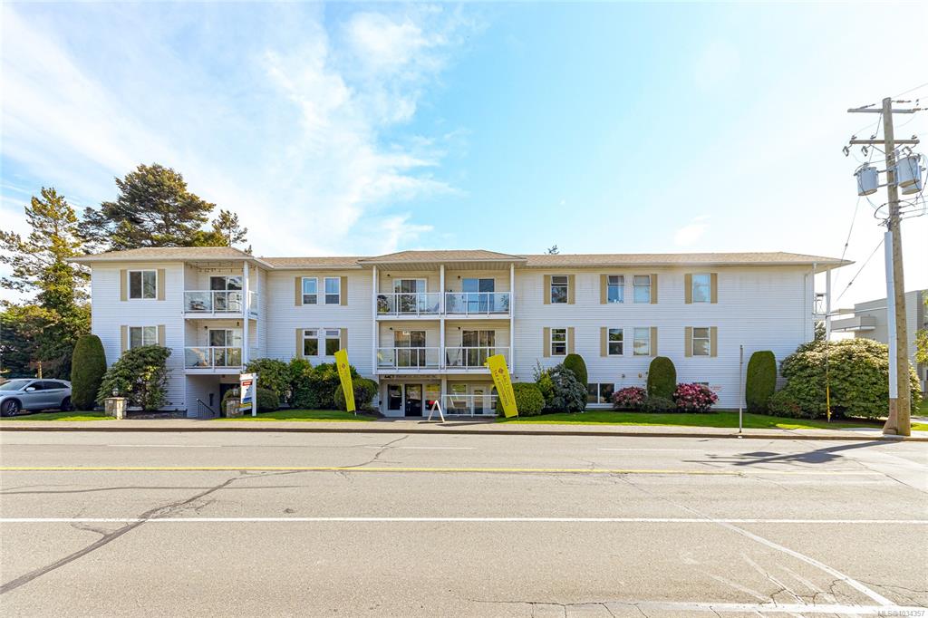 Third View of 1351 Esquimalt Rd, Esquimalt, BC, V9A 3R1