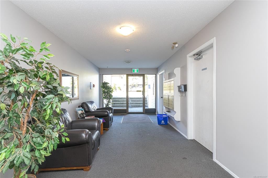 Fifth View of 1351 Esquimalt Rd, Esquimalt, BC, V9A 3R1
