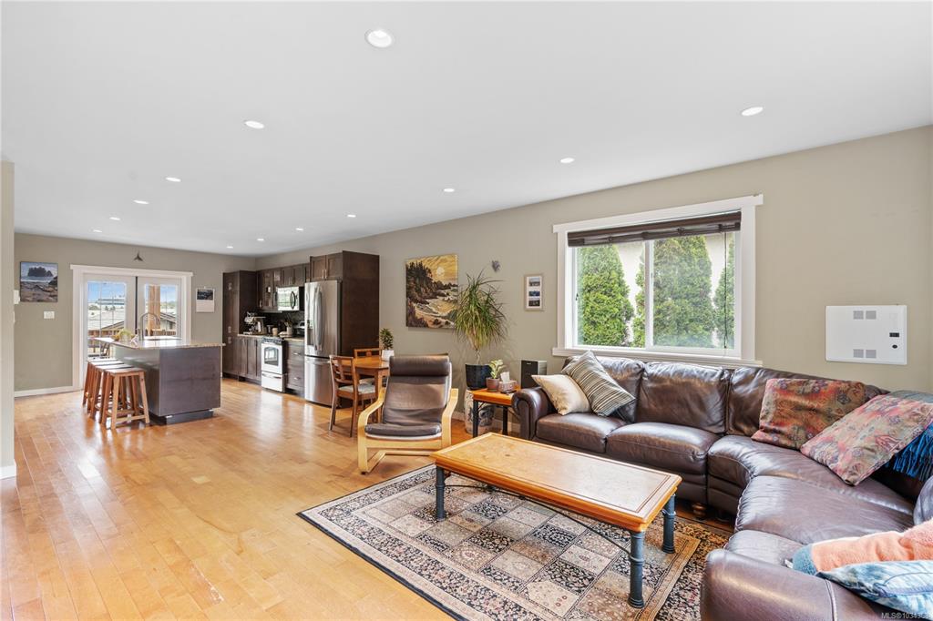 Third View of 167 Little Eldon Pl, Saanich, BC, V8Z 1E2