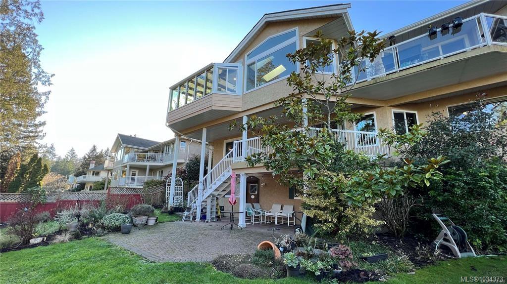 Third View of 986 Seapearl Pl, Saanich, BC, V8Y 2X3