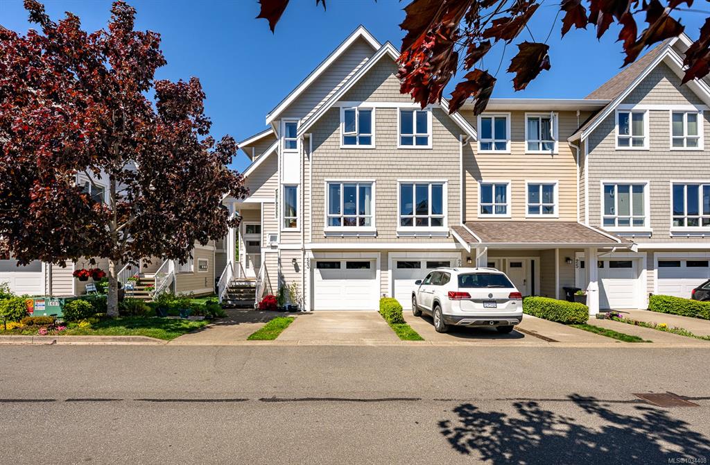 700 Lancaster Way, 1034408, BC,