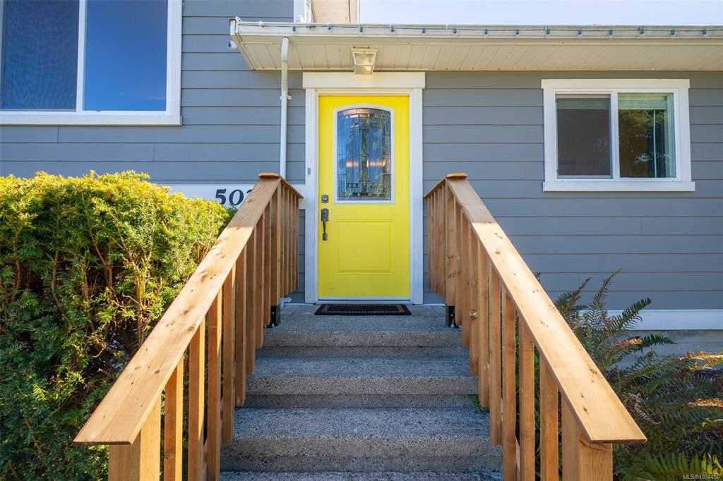 Third View of 502 Davis Rd, Ladysmith, BC, V9G 1W1