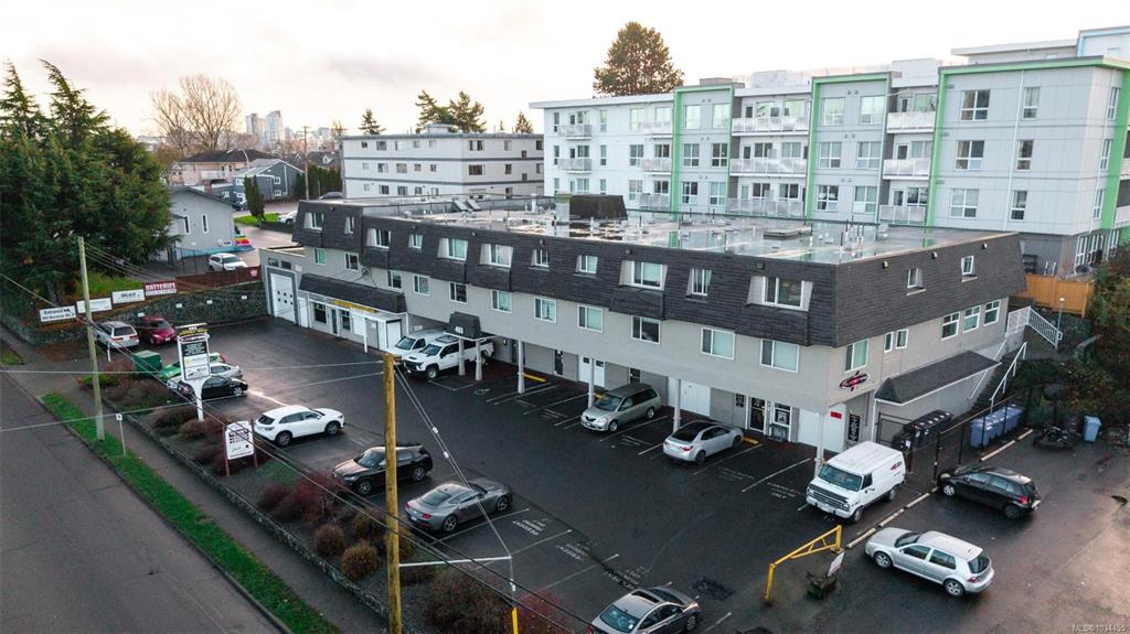493 Burnside Rd E, 1034455, BC,