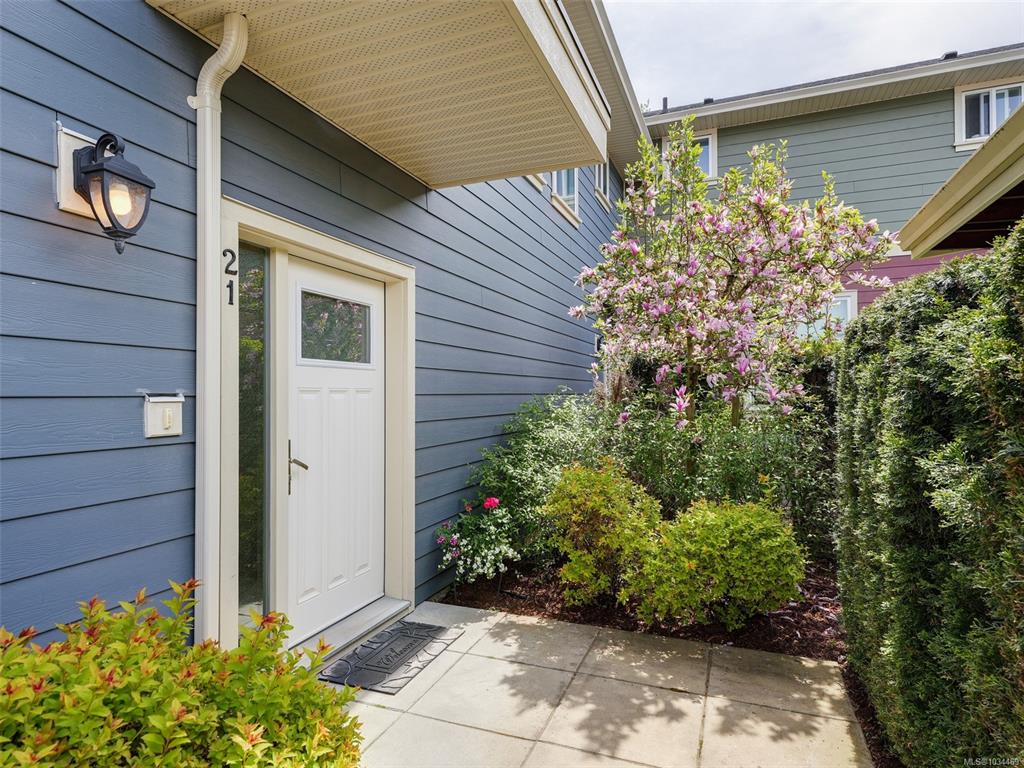 1515 Keating Cross Rd, 1034469, BC,