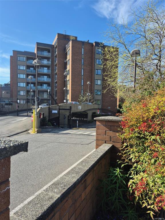 103 Gorge Rd E, 1034474, BC,