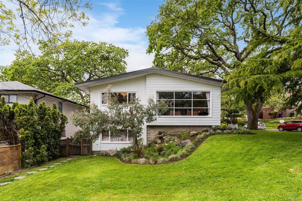 Fourth View of 1195 Kings Rd, Victoria, BC, V8T 1X6