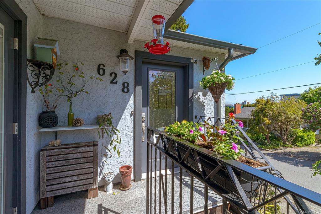 Fifth View of 628 Bryden Crt, Esquimalt, BC, V9A 4Y5