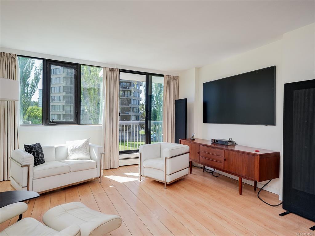 Third View of 647 Michigan St, Orchard House, Victoria, BC, V8V 1S9