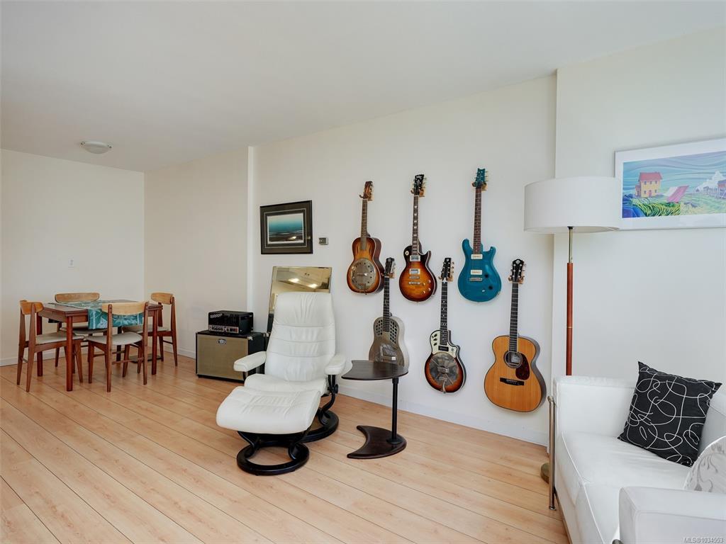 Fourth View of 647 Michigan St, Orchard House, Victoria, BC, V8V 1S9