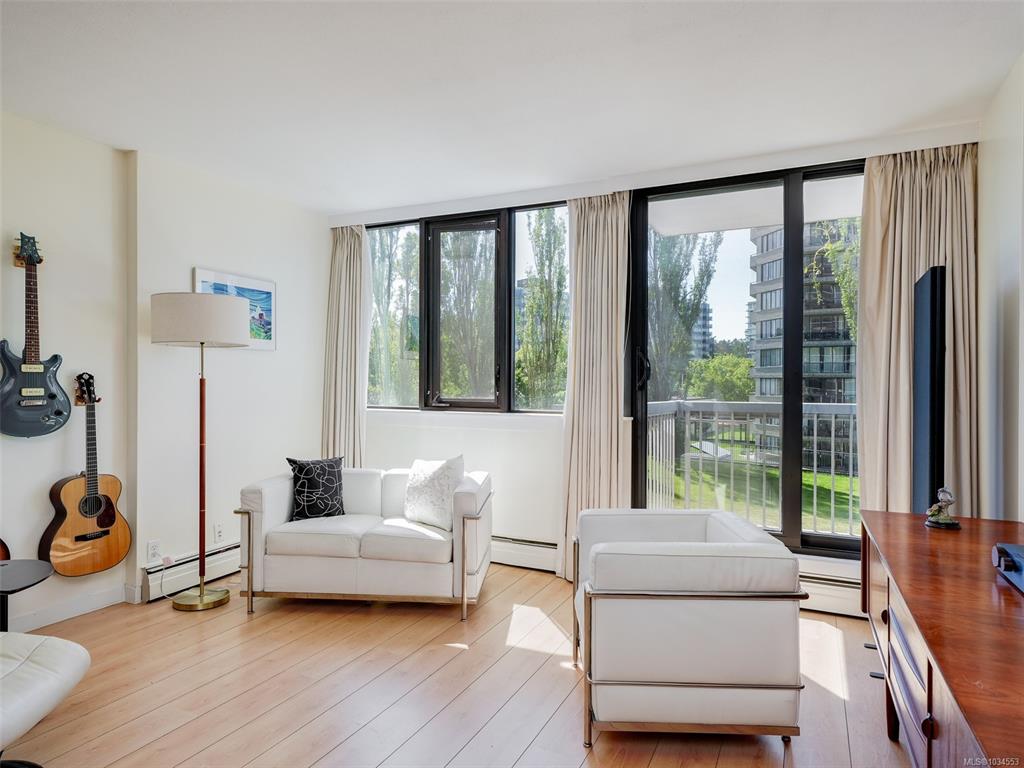 Fifth View of 647 Michigan St, Orchard House, Victoria, BC, V8V 1S9