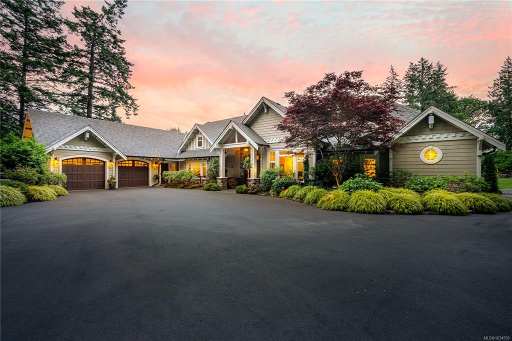 Third View of 441 Glendower Rd, Saanich, BC, V9E 2B9