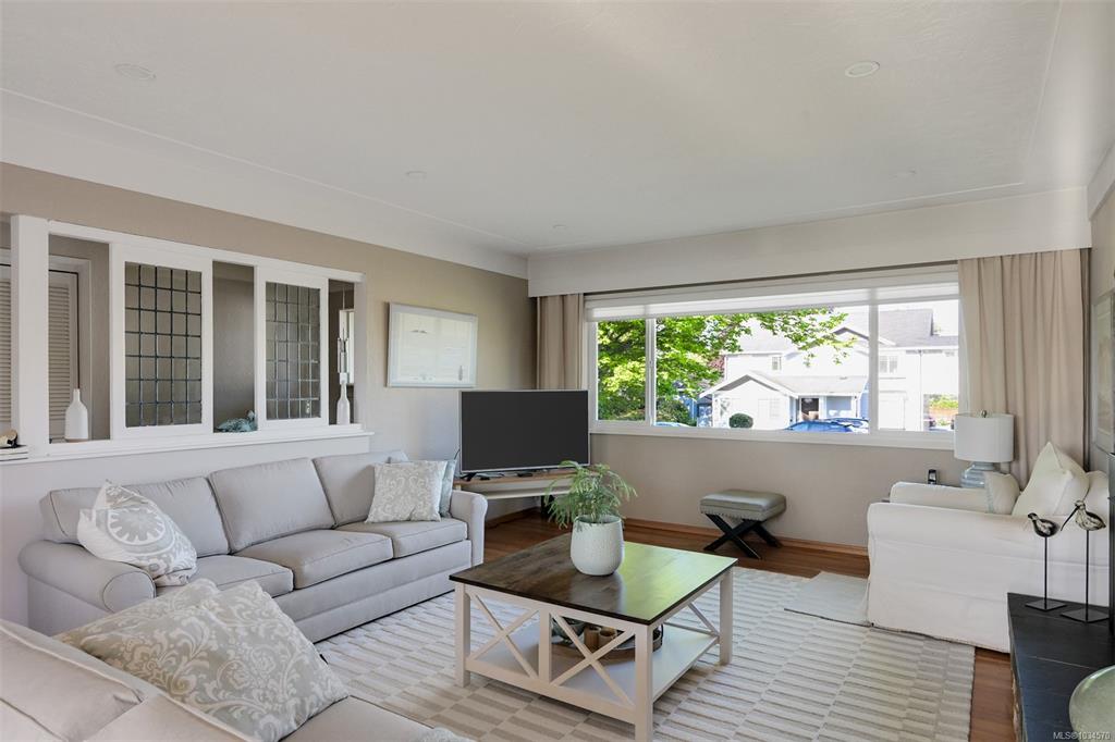 Third View of 6635 Buena Vista Rd, Central Saanich, BC, V8Z 5W8