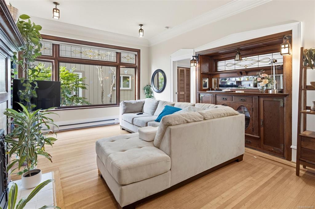 1392 Rockland Ave, 1034618, BC,