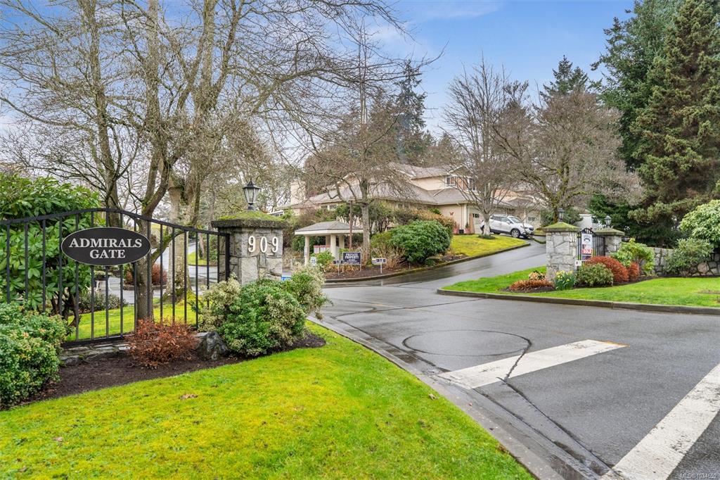 Fourth View of 909 Admirals Rd, Esquimalt, BC, V9A 2P1