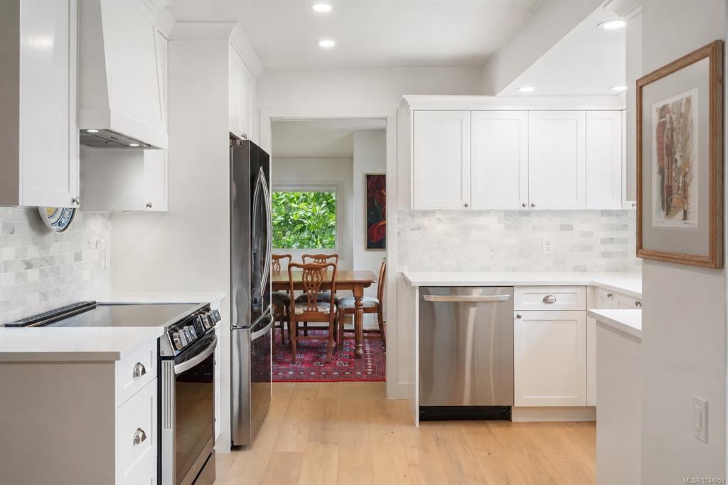 11007 Cedar Lane, 1034659, BC,