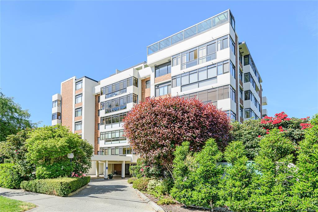 Second View of 420 Linden Ave, Victoria, BC, V8V 4G3