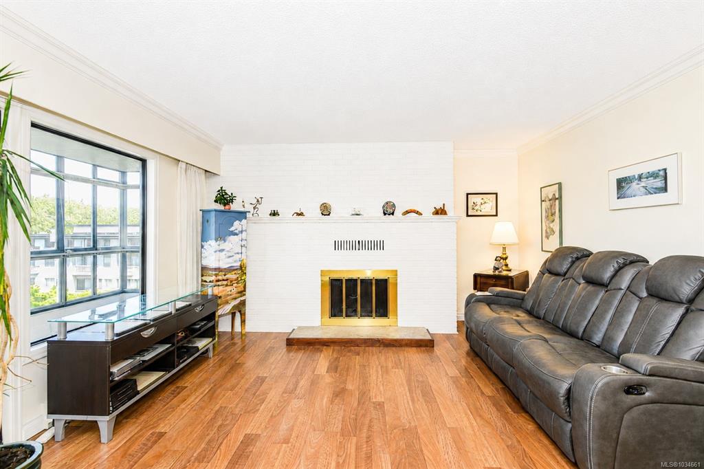 Third View of 420 Linden Ave, Victoria, BC, V8V 4G3