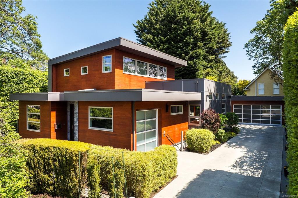 Second View of 1395 Hampshire Rd, Oak Bay, BC, V8S 4T5