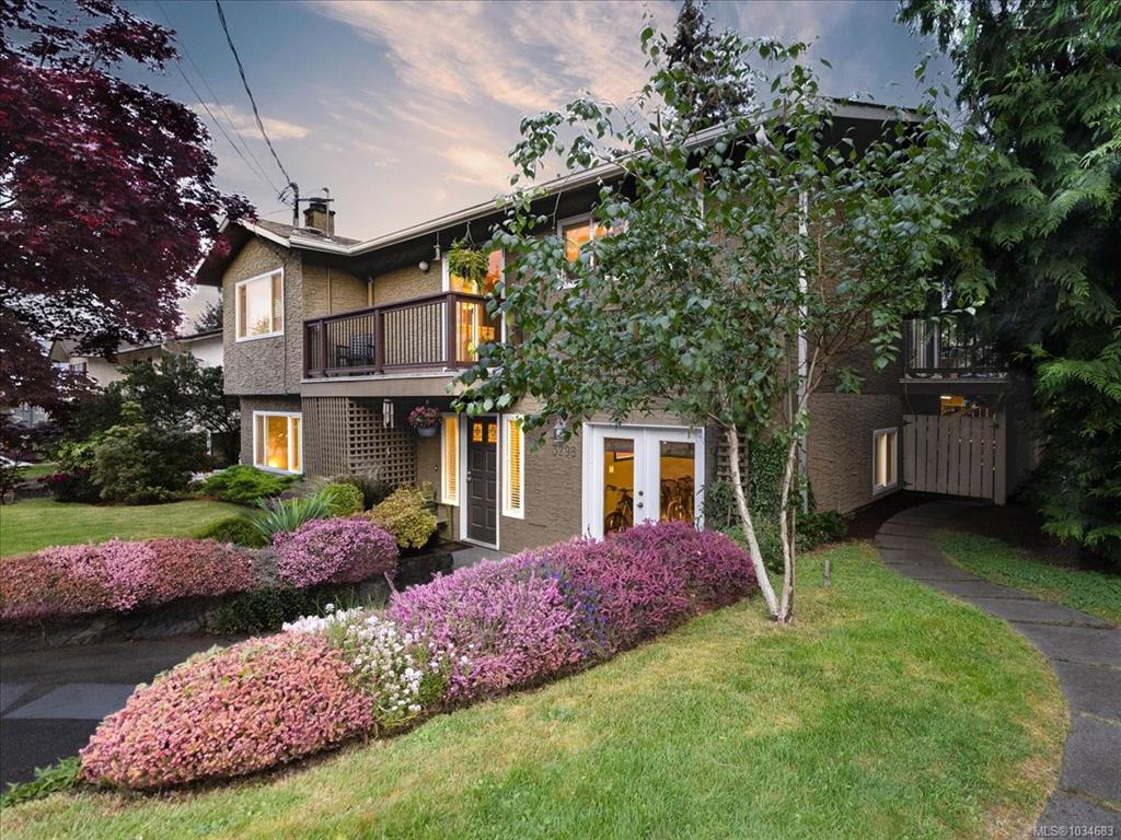 3298 Cook St, 1034683, BC,