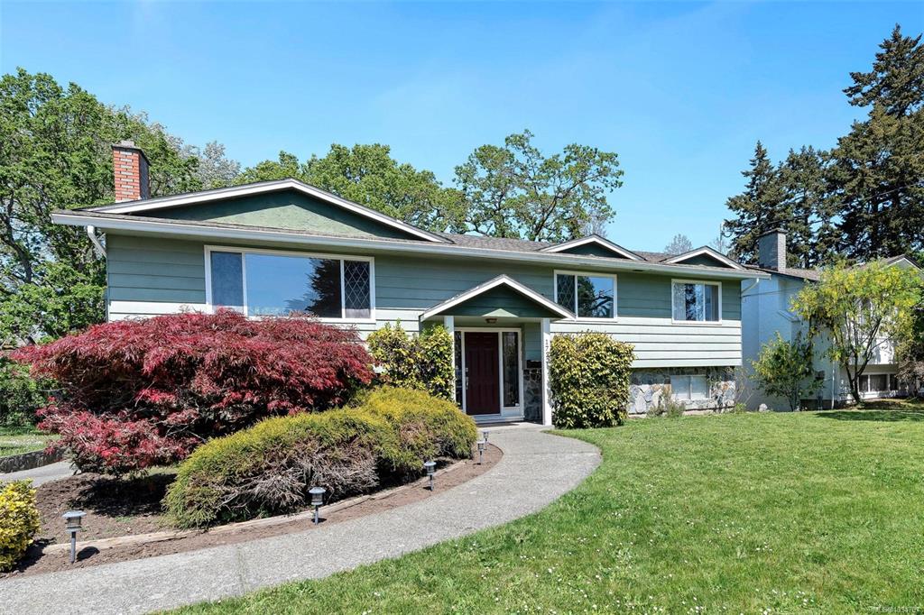 Third View of 1722 Jefferson Ave, Saanich, BC, V8N 2B4