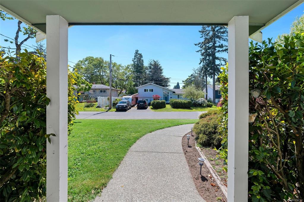 Fourth View of 1722 Jefferson Ave, Saanich, BC, V8N 2B4
