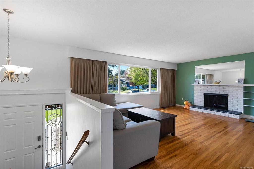 Fifth View of 1722 Jefferson Ave, Saanich, BC, V8N 2B4