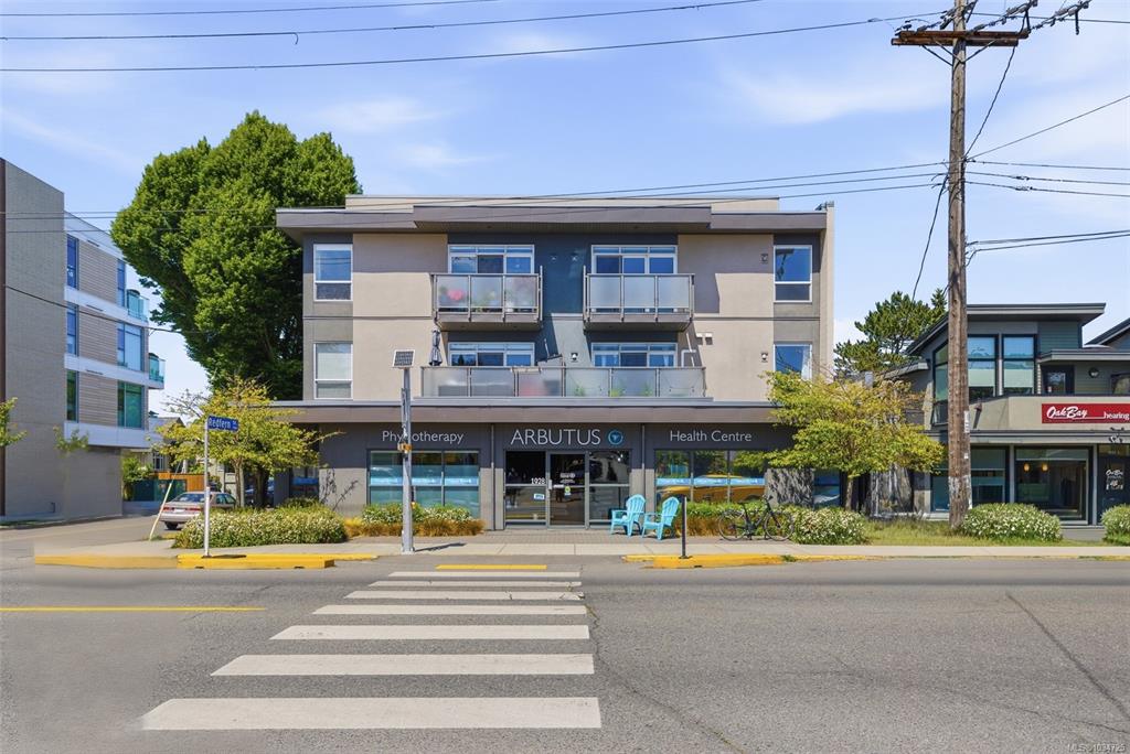 Second View of 1515 Redfern St, Victoria, BC, V8R 4X3