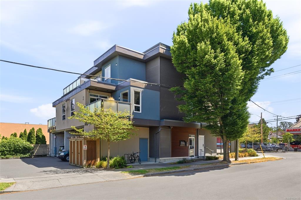 Third View of 1515 Redfern St, Victoria, BC, V8R 4X3