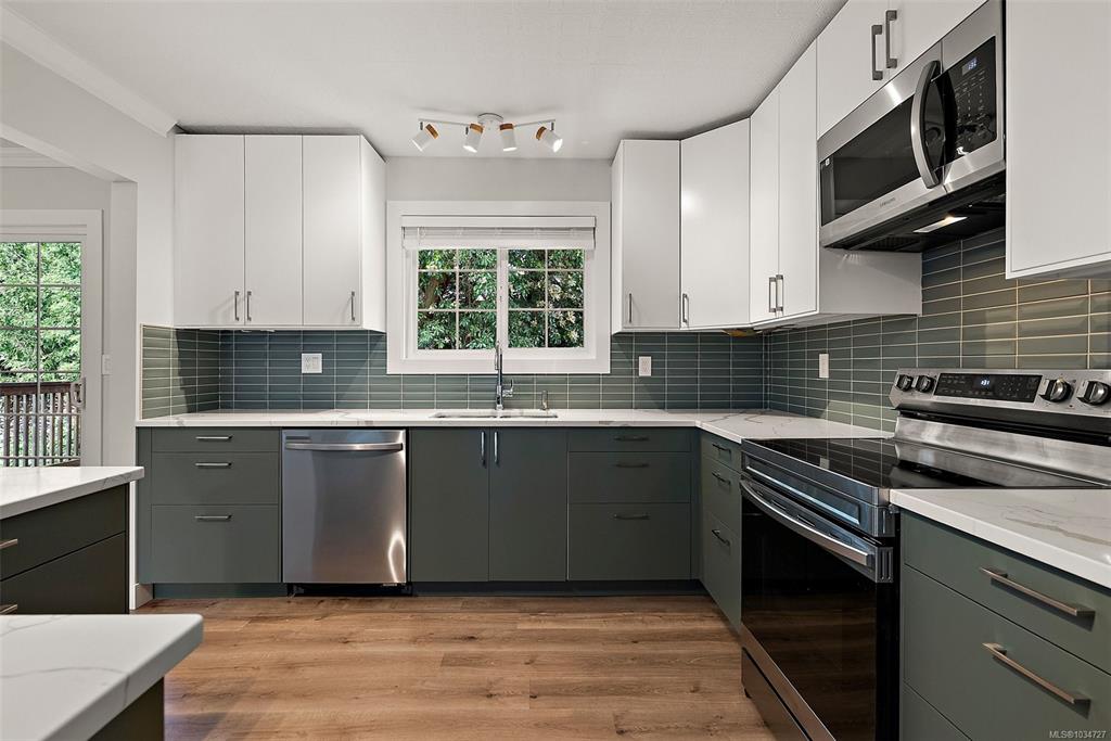 Fifth View of 3042 Shoreview Dr, Langford, BC, V9B 4K6
