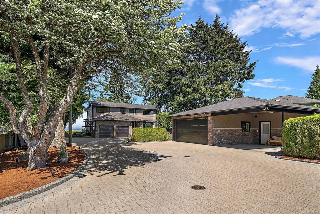 Fifth View of 4561 Bissenden Pl, Saanich, BC, V8N 3K5