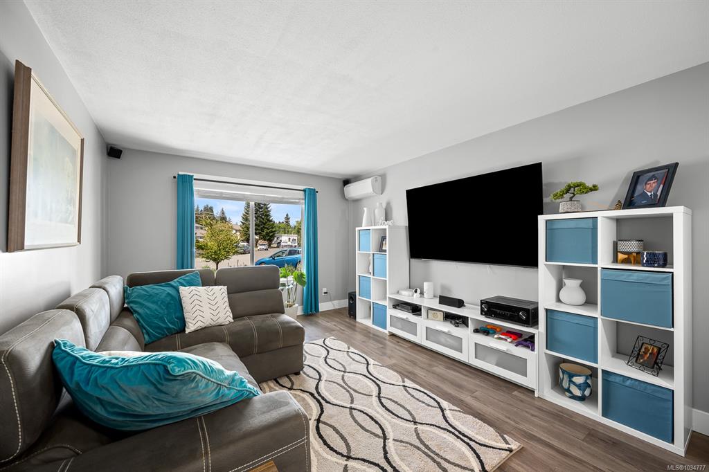 Third View of 170 Malcolm Pl, Courtenay, BC, V9N 8X8