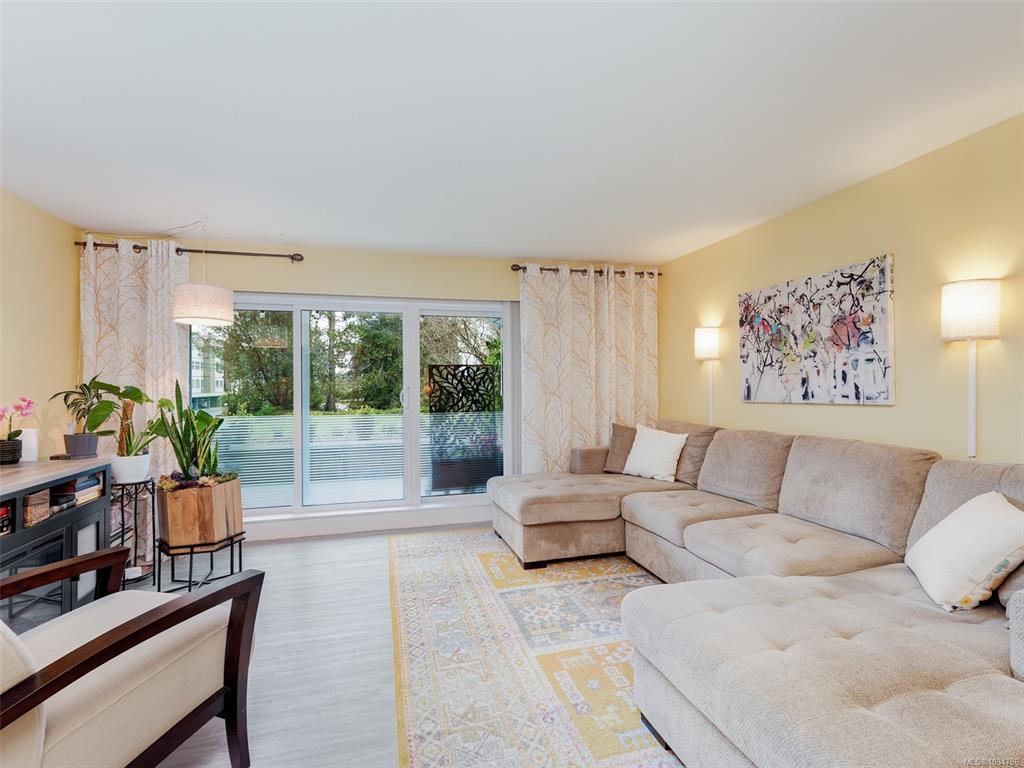 3277 Quadra St, 1034786, BC,