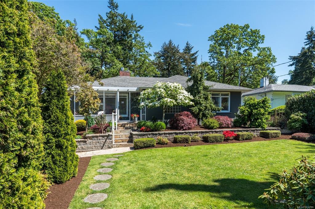 Second View of 3913 Ascot Dr, Saanich, BC, V8P 3S2
