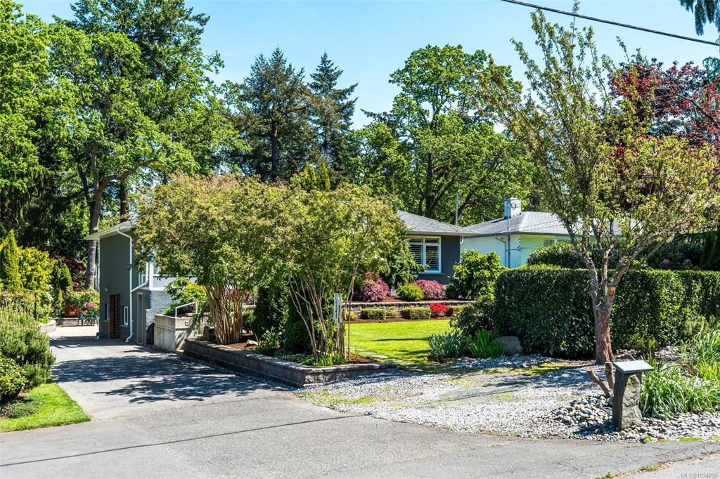 Fifth View of 3913 Ascot Dr, Saanich, BC, V8P 3S2