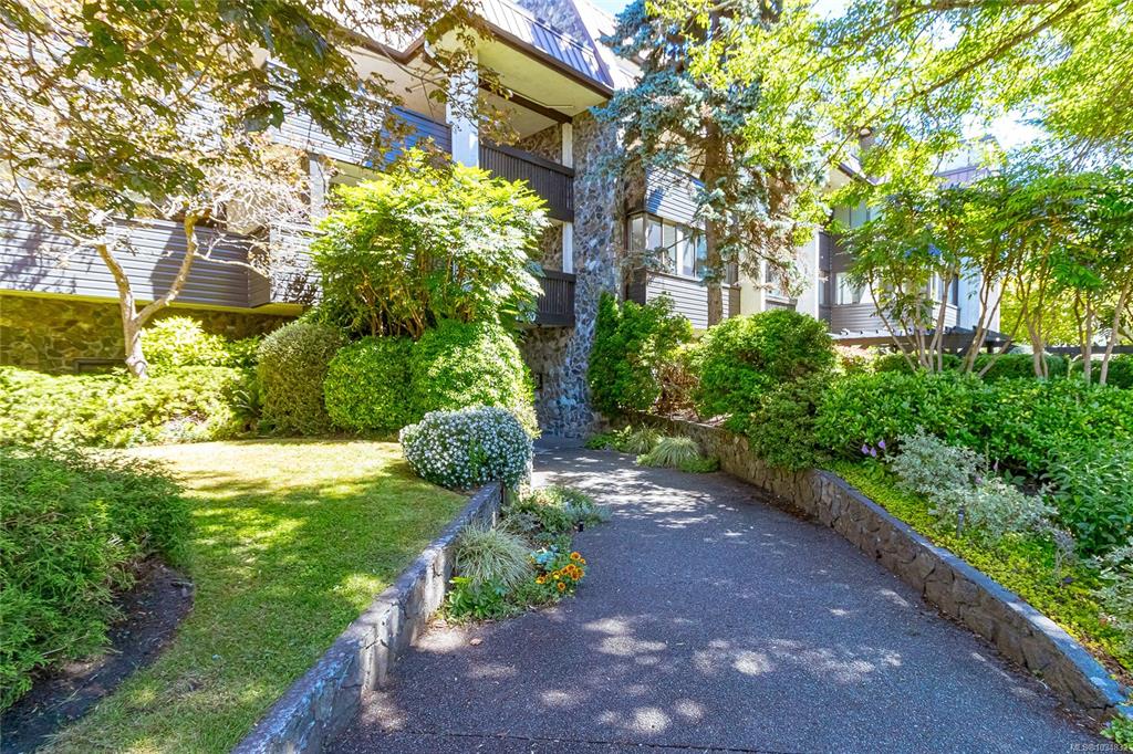 1120 Fairfield Rd, 1034832, BC,