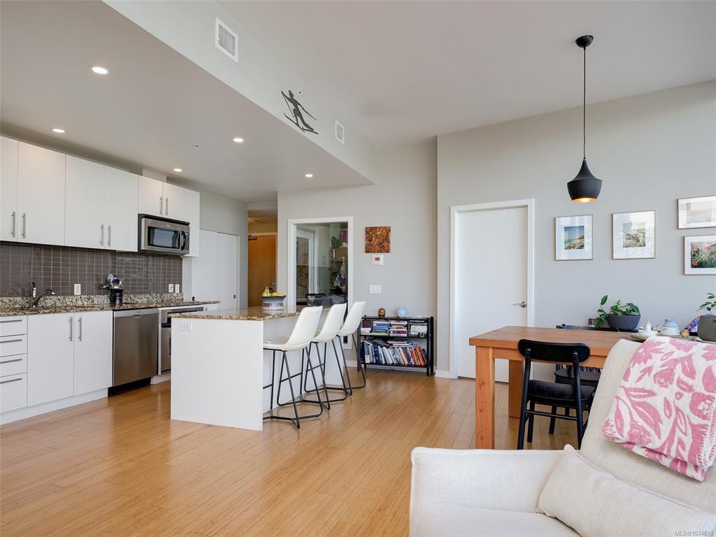 Fifth View of 399 Tyee Rd, Victoria, BC, V9A 0A8
