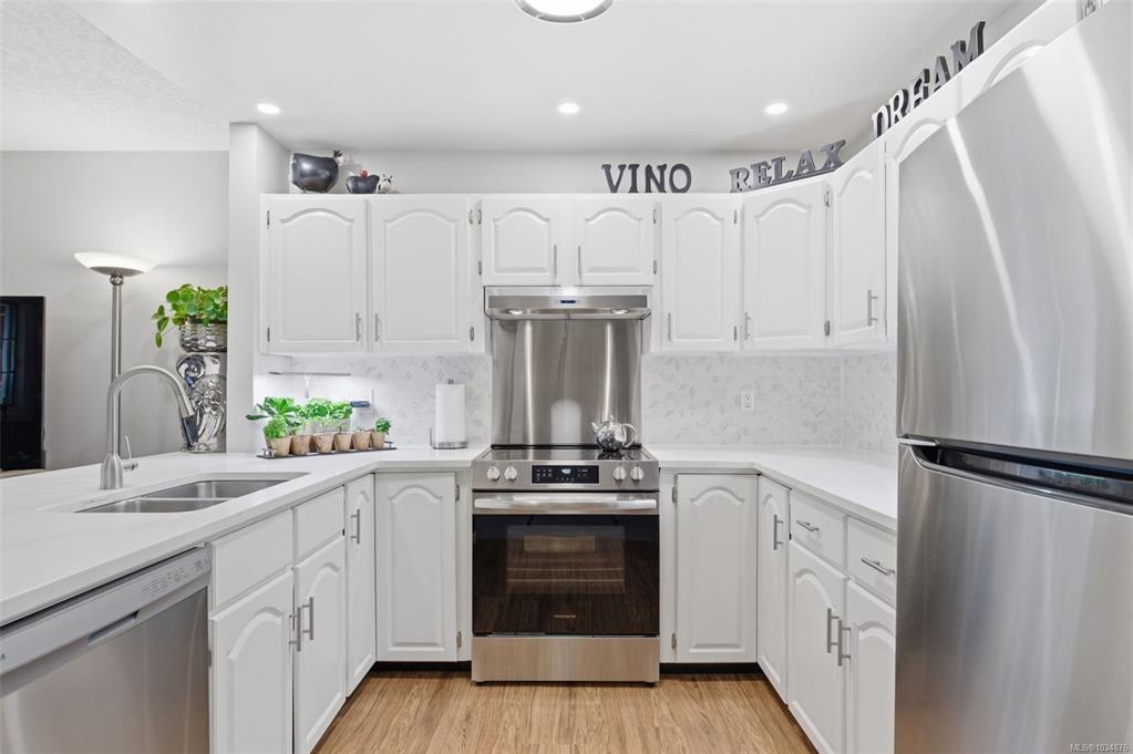 Fifth View of 1409 Yale St, Rowan Oaks, Oak Bay, BC, V8S 5K6
