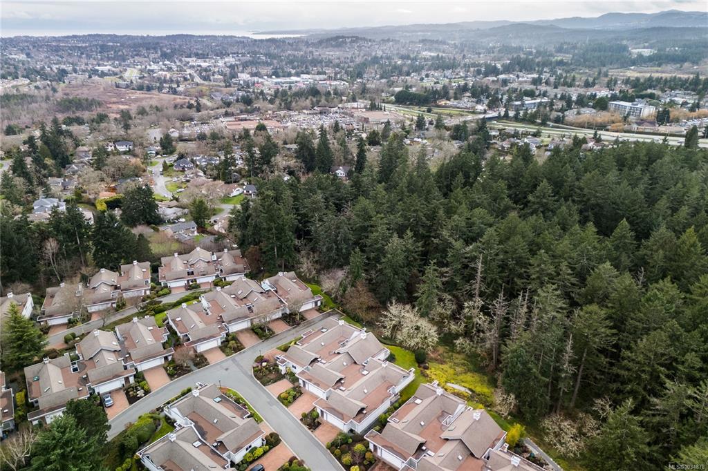 928 Bearwood Lane, 1034878, BC,