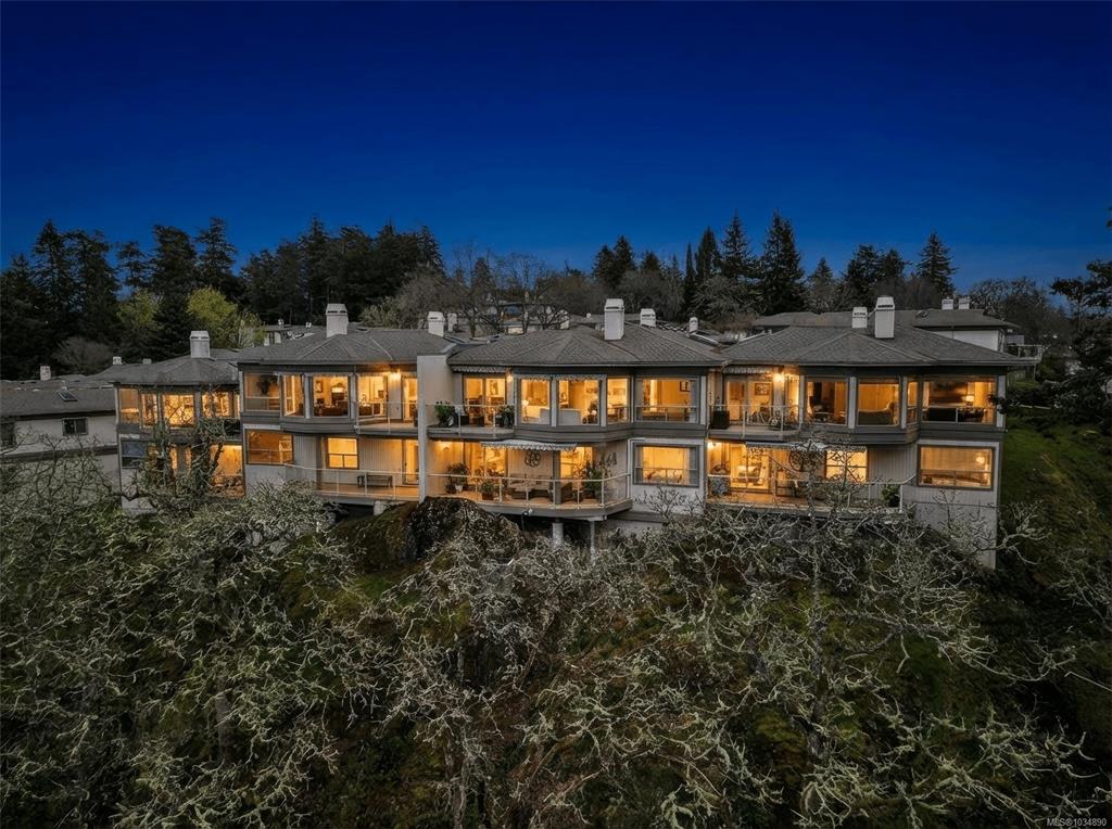 4300 Stoneywood Lane, 1034890, BC,