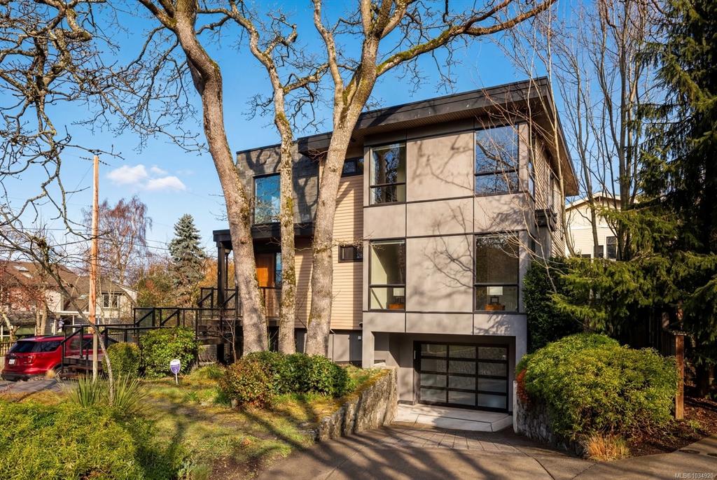 Third View of 409 Chadwick Pl, Victoria, BC, V8S 1H4