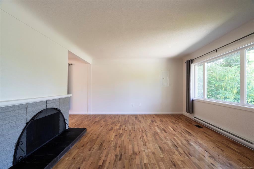Third View of 875 Gladiola Ave, Saanich, BC, V8Z 2T5