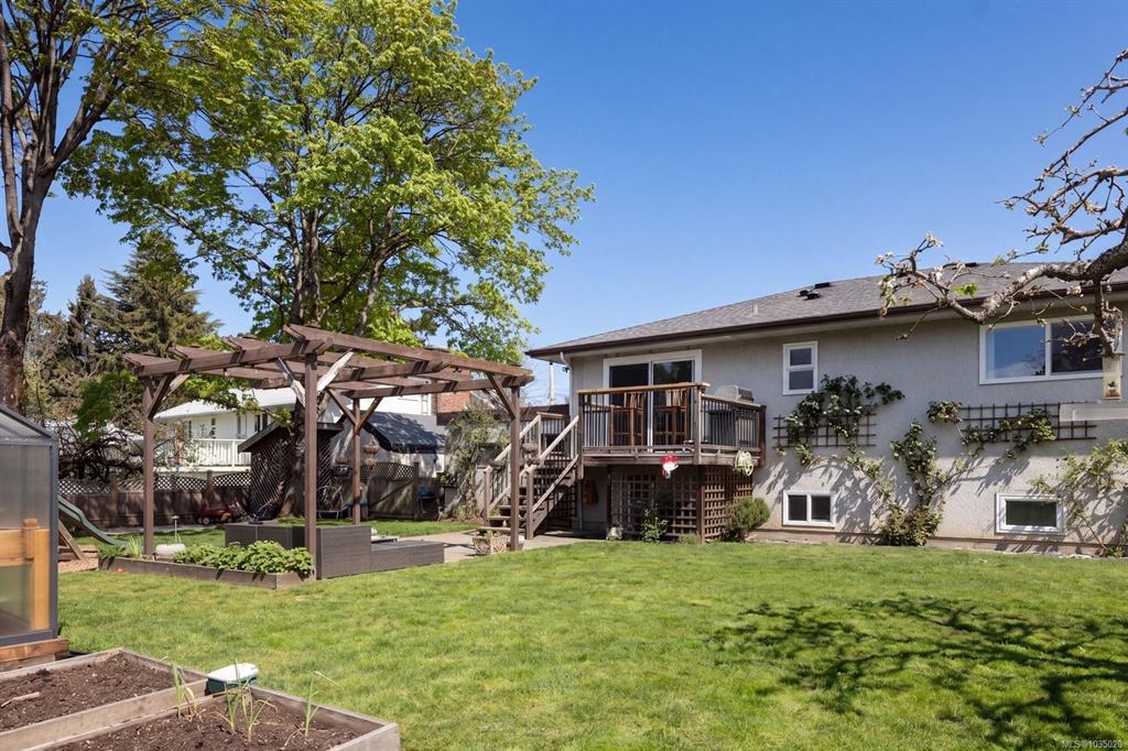Second View of 1233 Roy Rd, Saanich, BC, V8Z 2X8